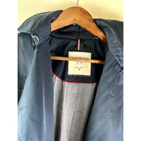 Tommy Hilfiger Navy raincoat w belt/hood SZ M - Picture 3 of 10